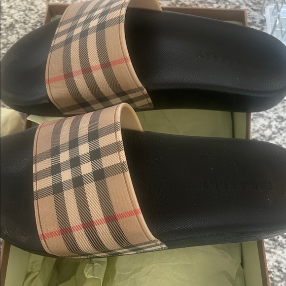 Burberry women’s  Plaid Slide Sandals in Black and Tan - Picture 4 of 7